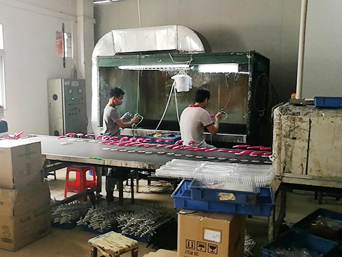 塑胶喷油生产位